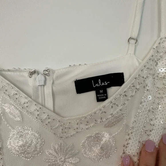 Elegant White Floral Embellished Dress - Picture 3 of 7